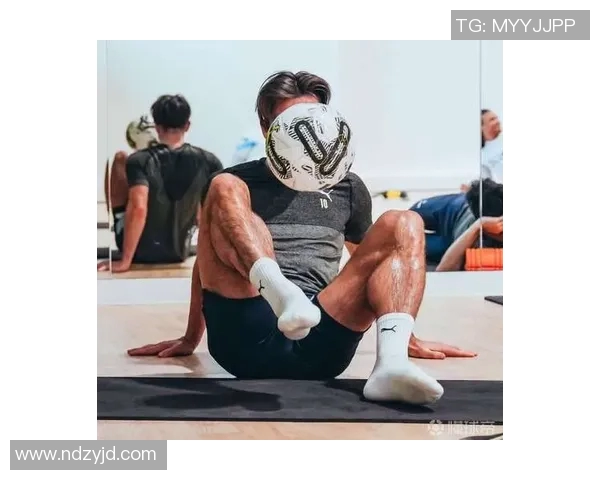 足球场上那位拥有浓密腿毛的球星引发了网友热议他为何成了球迷的另类焦点