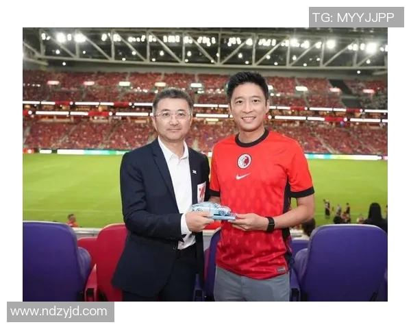 霍启山携手足球球星共创体育事业发展新篇章